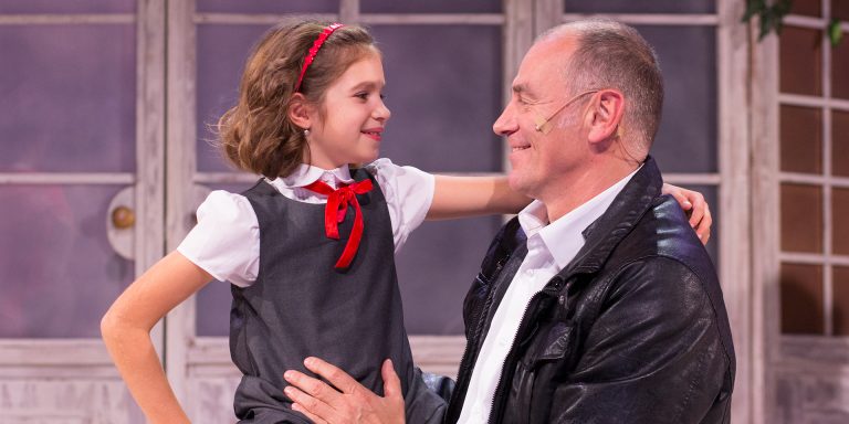 Jelenet az Édes mostoha című előadásból