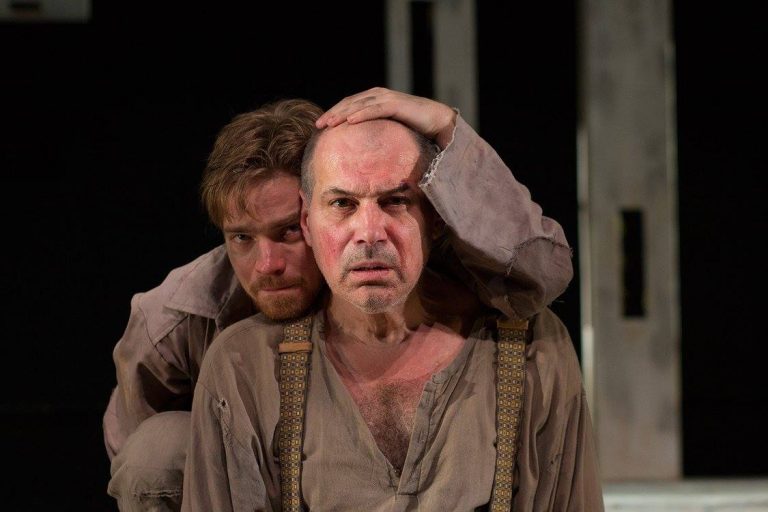 Jelenet az Egerek és emberek című előadásból