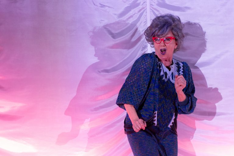 Jelenet a Koldusopera című előadásból