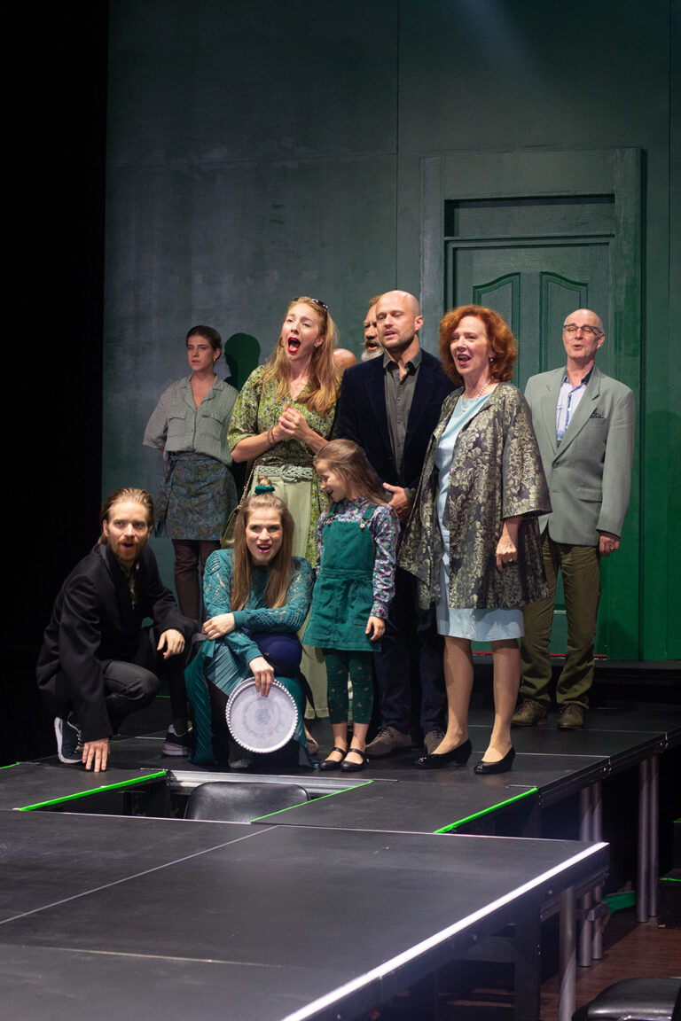 Jelenet a Születésnap című előadásból