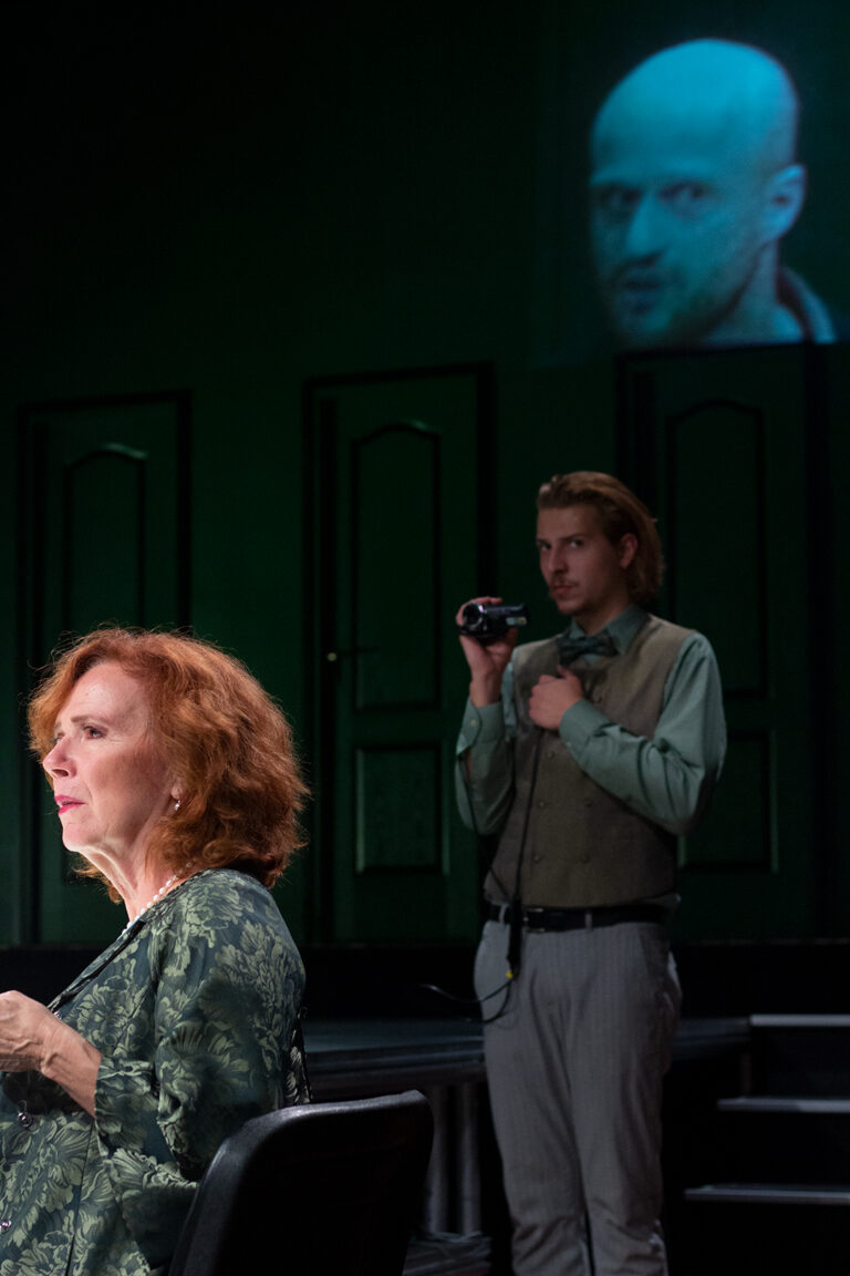 Jelenet a Születésnap című előadásból