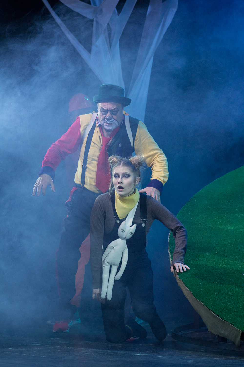 Jelenet A Négyszögletű kerek erdő című előadásból