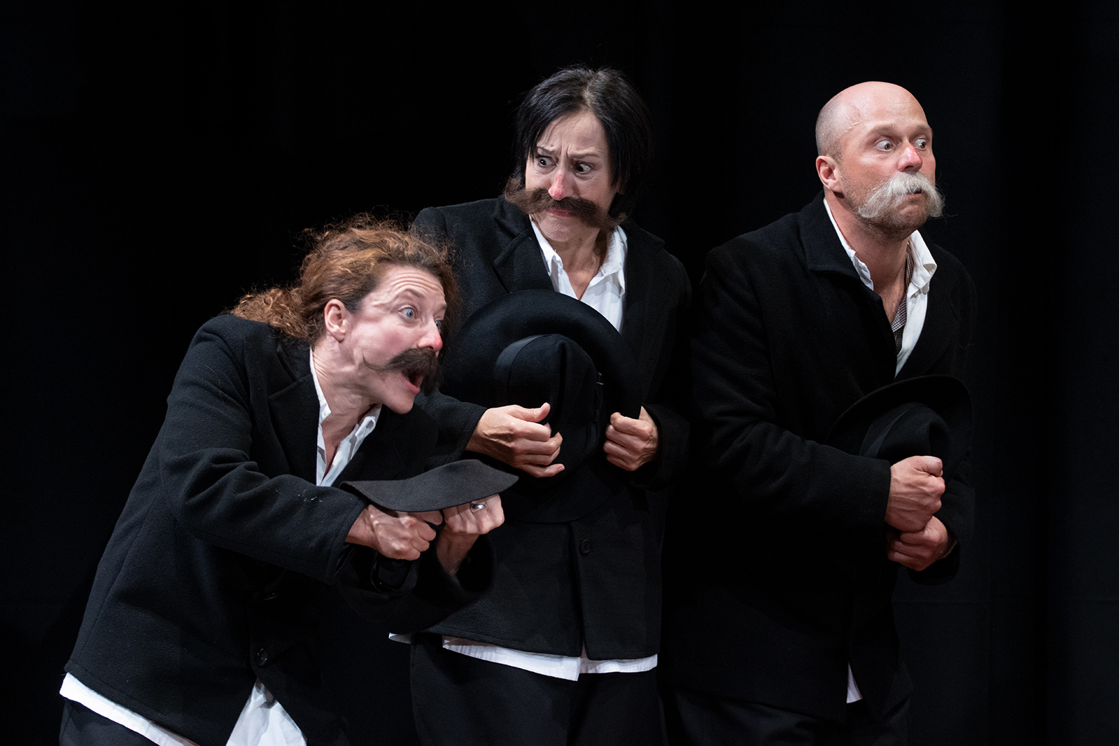 Jelenet az Öröm és boldogság című előadásból