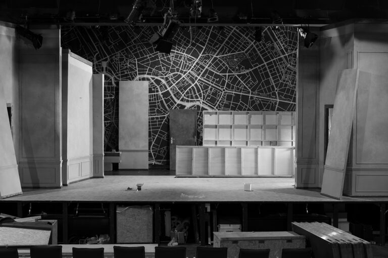 Díszletépítő színpadi munkást keresünk