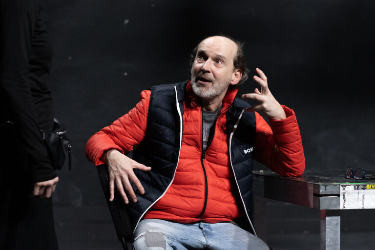 A Kurázsi és gyerekei című előadás próbája